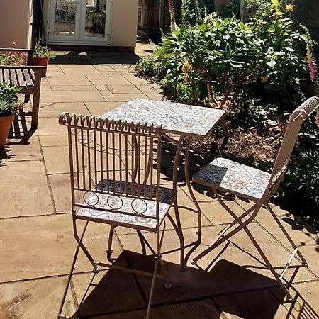 Cheerful, Cosy, One Bedroom Home With Patio And Parking Newbury  Eksteriør bilde
