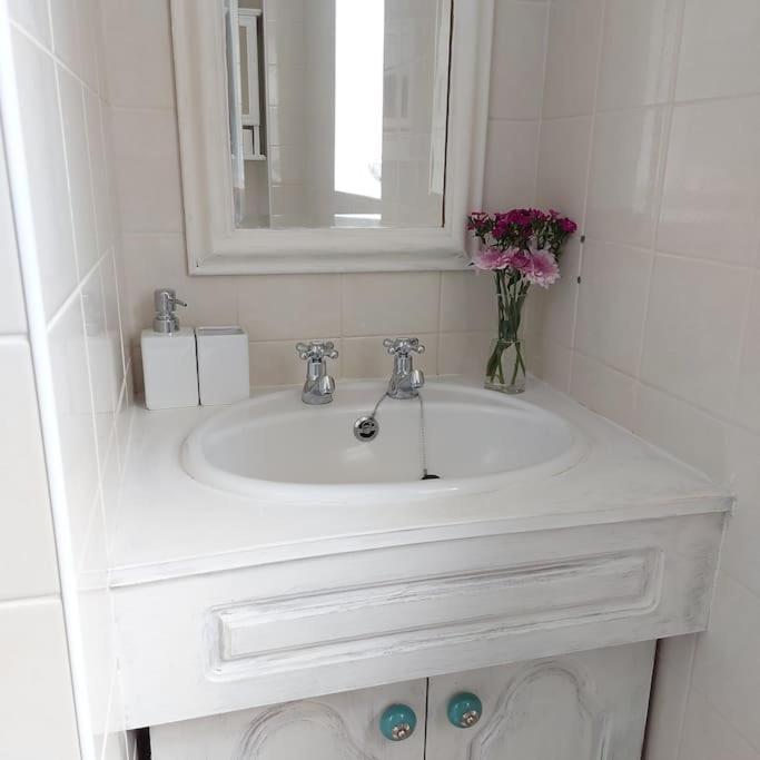 Cheerful, Cosy, One Bedroom Home With Patio And Parking Newbury  Eksteriør bilde